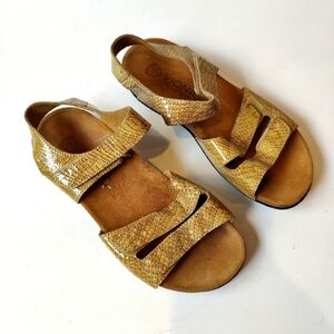 Vionic 44-Valencia Crocodile Embossed Comfort Sandals